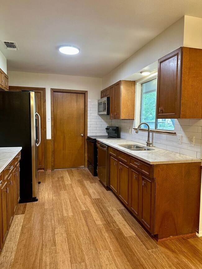 Building Photo - Ready for Move-In