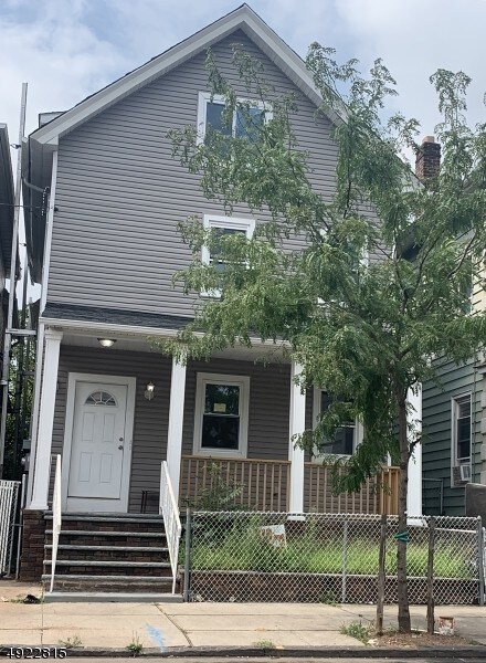 Primary Photo - 330 Franklin St