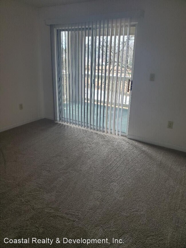 Building Photo - 360 Myrtle Greens Dr