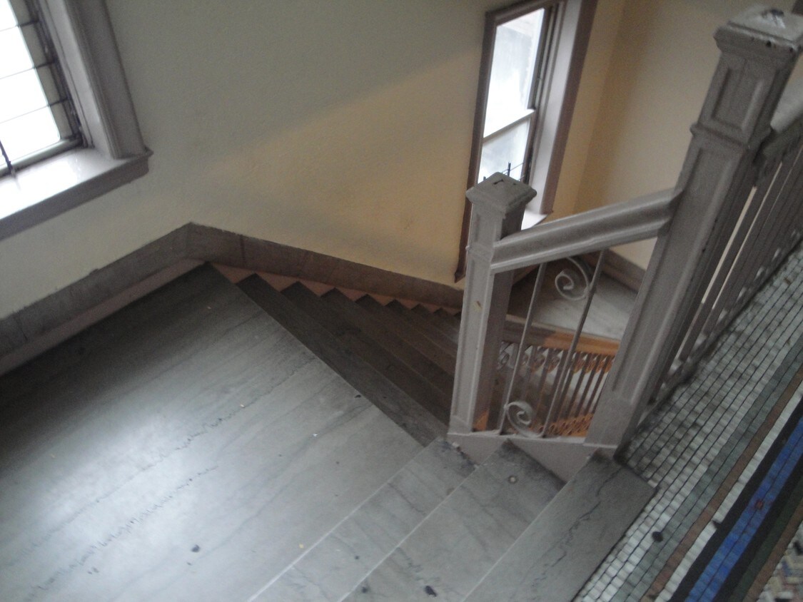  - 160 Vroom St