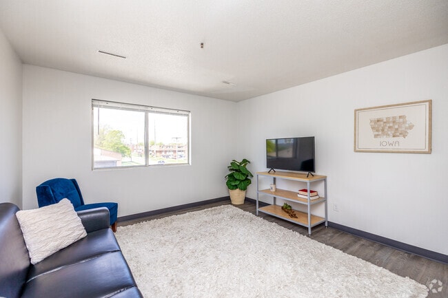 2BR, 2BA - 720-750 SF - Forest Ridge Apartments