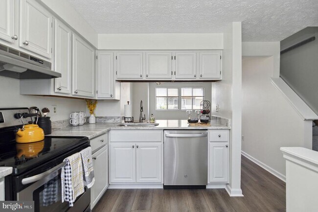 Building Photo - 8550 Blue Rock Ln