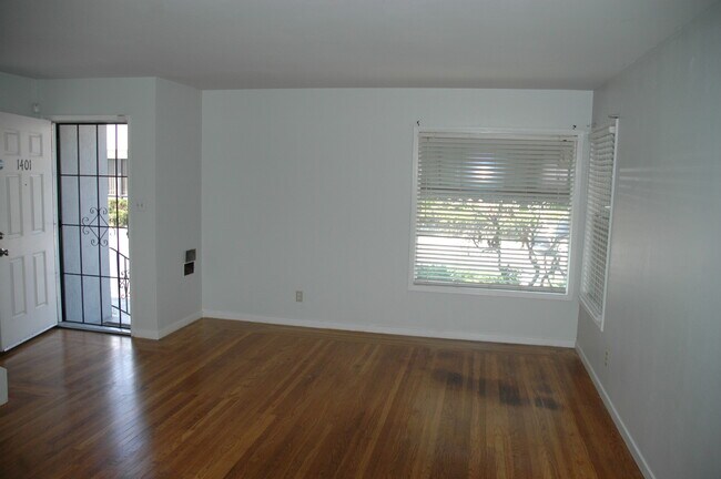 Foto del edificio - 1401 Dowling Blvd