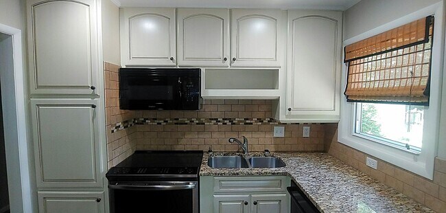 Foto del edificio - 3 BR, 2 Bath Home Available in Homewood