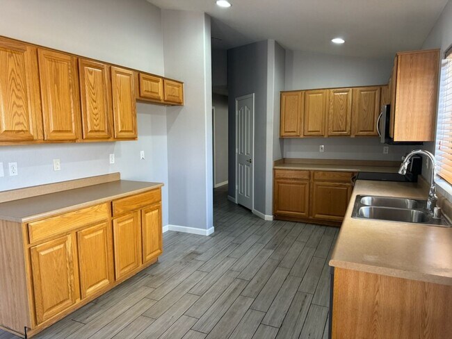 Building Photo - Chandler 4 bed 2 bath