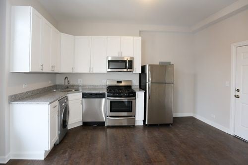 Building Photo - 1447 W 17th St