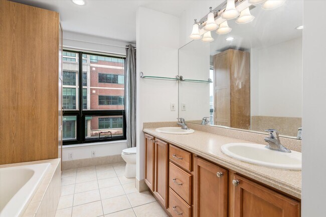 Foto del edificio - 1 Orient Way