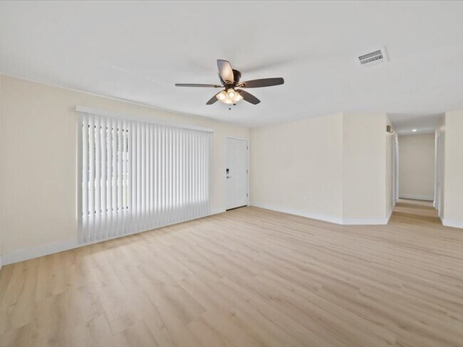 Foto del edificio - 1100 Hooper Ave NE