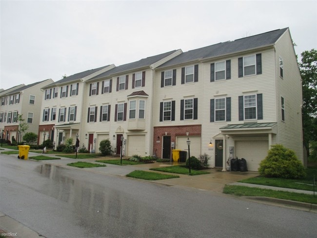 Building Photo - 2 br, 2.5 bath Townhome - 6842 Warfield St