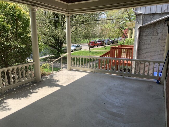 Building Photo - Wonderful First Floor Property!