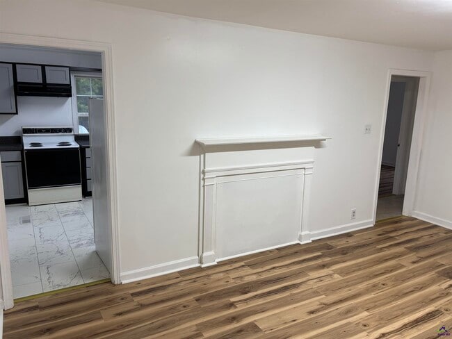 Foto del edificio - 122 Tinker Blvd