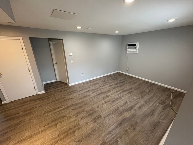 Building Photo - 9 Hillcrest Dr