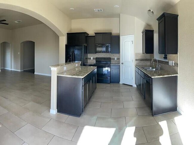 Building Photo - 604 W Vega Ln
