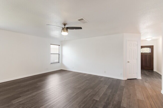 Foto del edificio - Beautiful 3 BR/2 bath home in Avery Park ready for immediate move in!