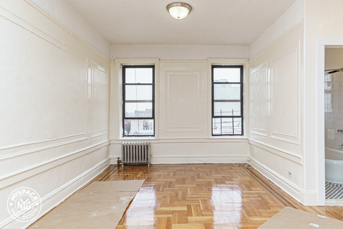Foto principal - 740 Empire Blvd