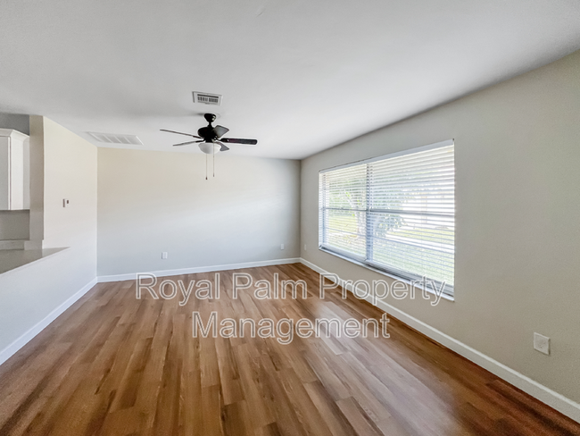 Foto del edificio - 328 Cape Coral Pkwy W