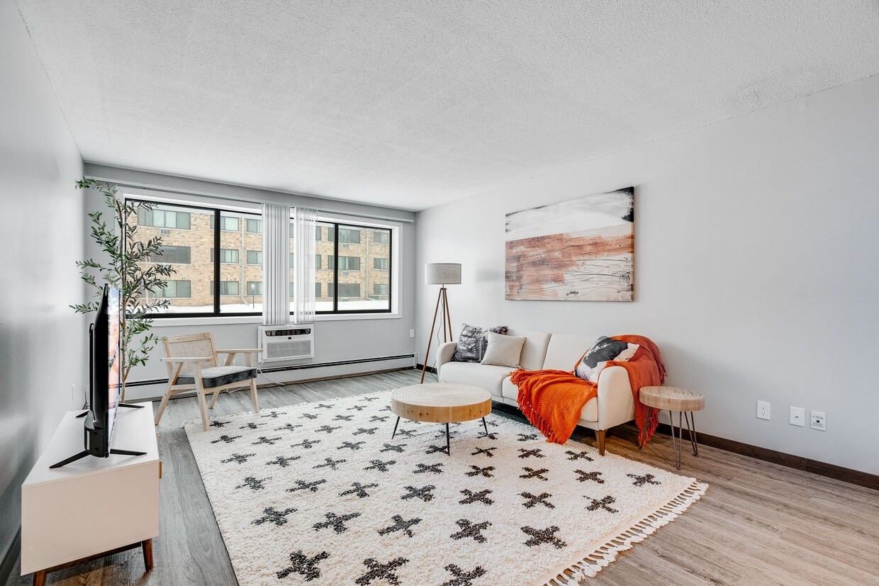 Primary Photo - Fine Living at Aquila Park & Royal Park