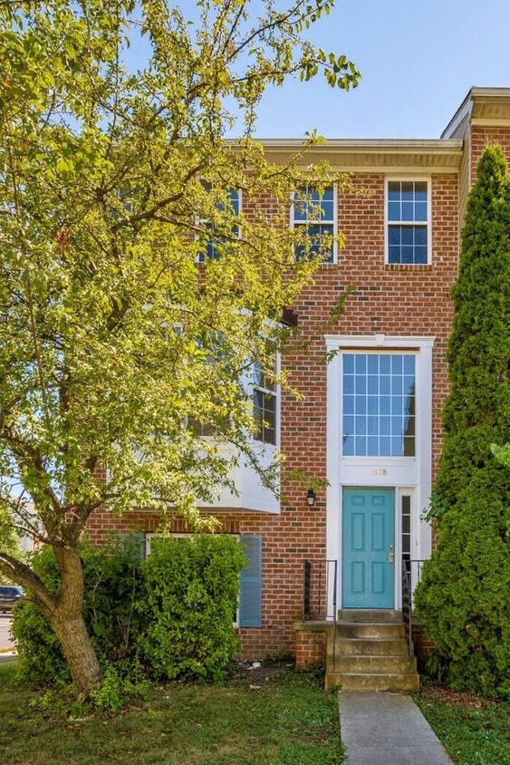 Fantastic End Unit Townhouse For Lease Townhome Rentals in Frederick