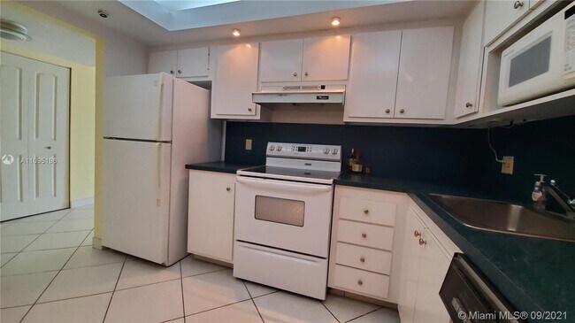 Building Photo - 3800 S Ocean Dr
