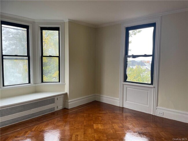 Building Photo - 22 Soundview St