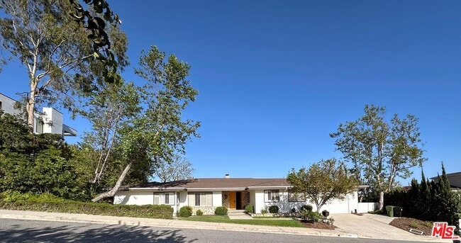 Building Photo - 1212 Roberto Ln