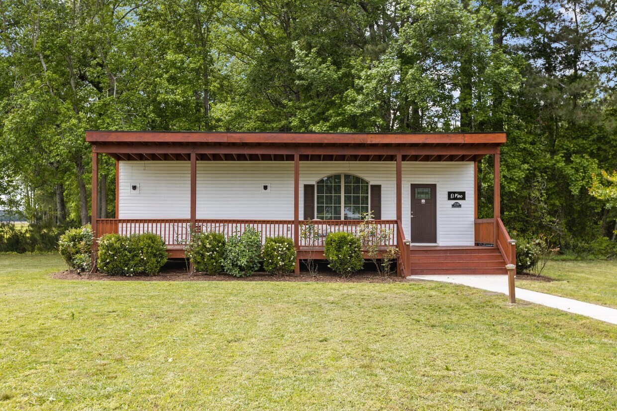 Primary Photo - 2116 Las Flores Ln