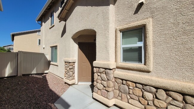 Building Photo - Great 4 Bedroom in the SW!!