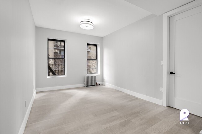 Foto del edificio - 305 E 75th St