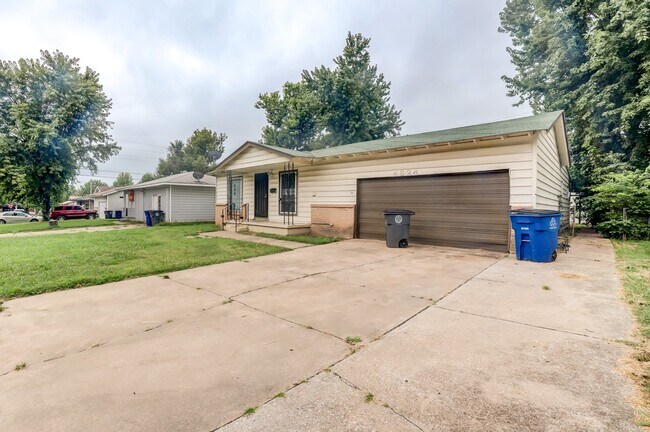 Foto del edificio - 4824 N Xanthus Ave