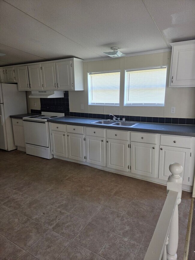 Foto del edificio - 4244 Cat Creek Rd