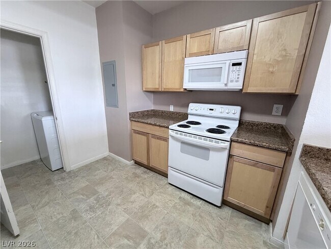 Foto del edificio - 6955 N Durango Dr