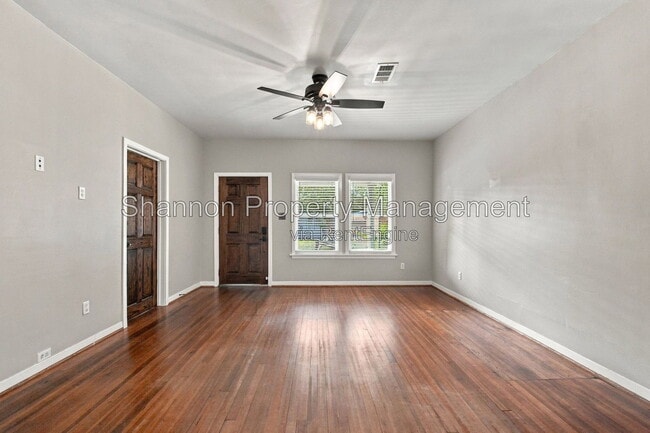 Building Photo - 905 Pizer St