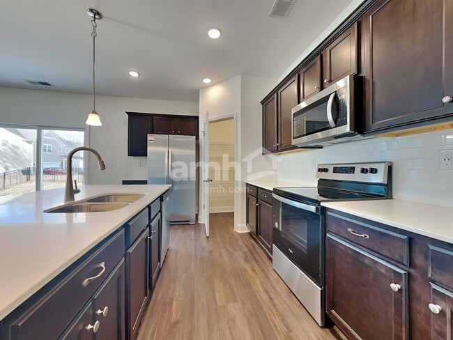 Foto del edificio - 12144 Golden Farm Ln