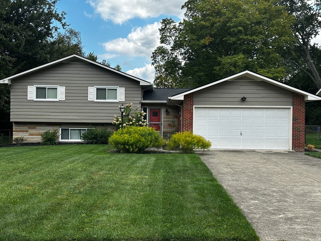 Primary Photo - North Olmsted -4/5 Bedroom 2 1/2 bath larg...
