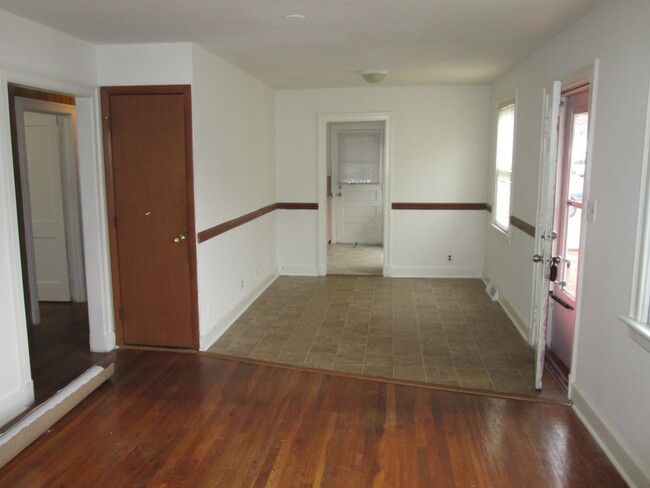 Foto del edificio - Three bedroom Highland Springs home. Avail...