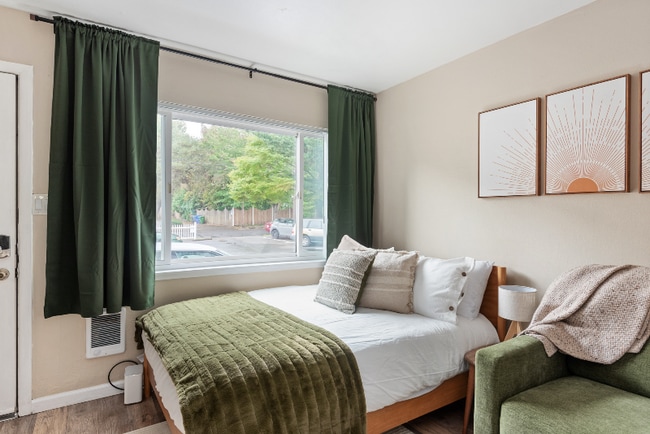 Building Photo - 5248 SE Stark St