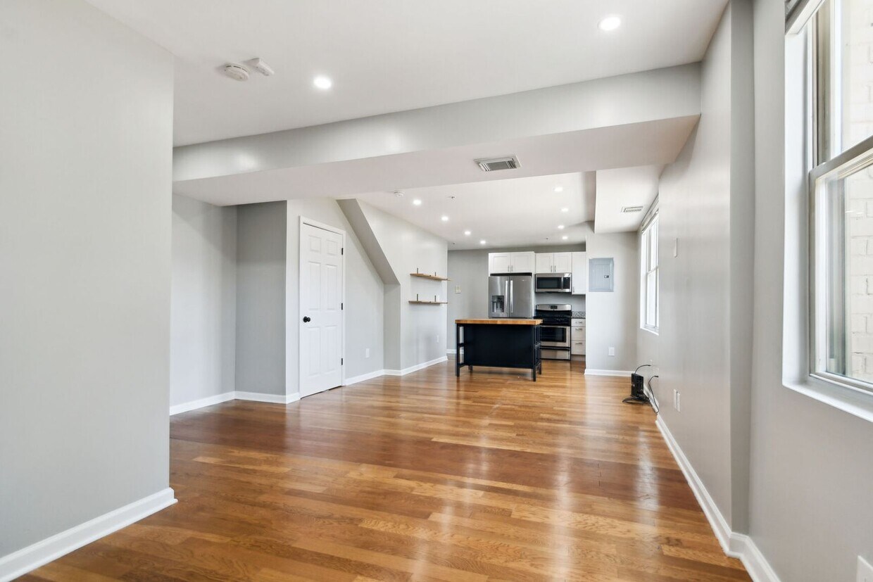 Primary Photo - 2 Level, 2 Bedroom Condo in Hill East!