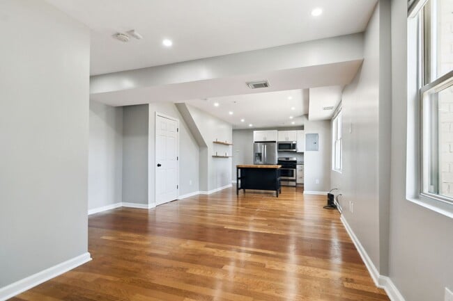 Available Now! 2 Level, 2 Bedroom Condo in... - Available Now! 2 Level, 2 Bedroom Condo in...