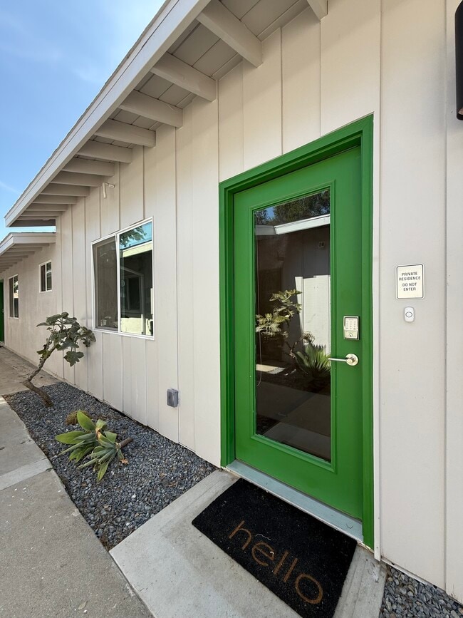 Building Photo - 646 Hazel Ave