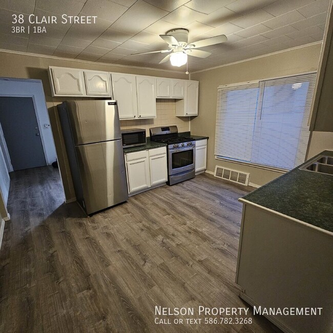 Building Photo - "Charming 3-Bed Bungalow, Laminate Floorin...