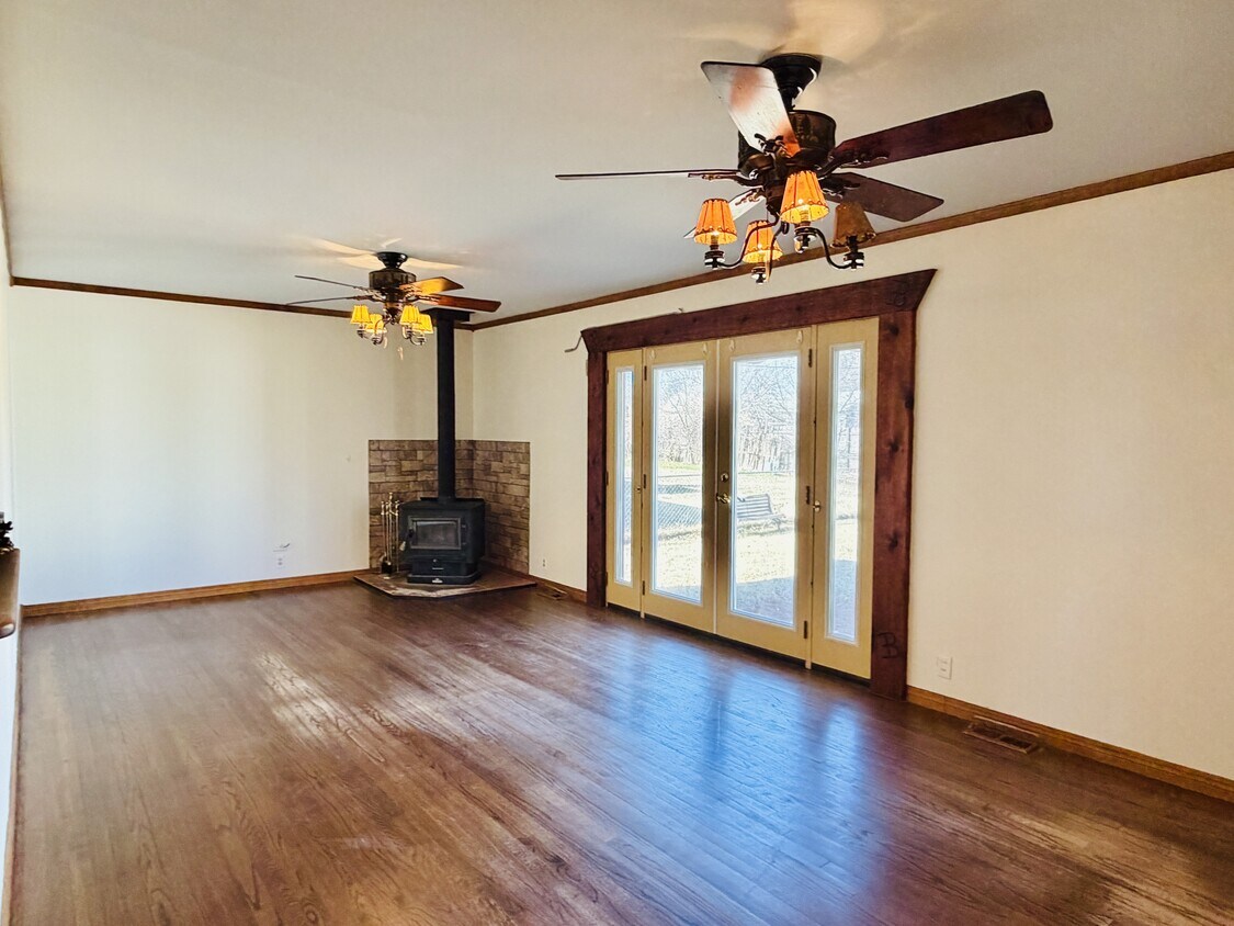 Photo - 29 Glenda Dr (Yukon, OK)