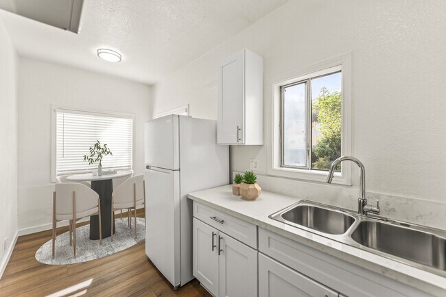 Foto del edificio - 5391 Huntington Dr