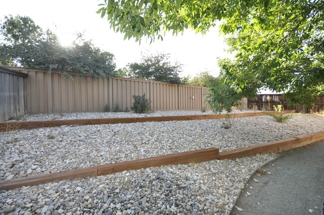 Foto del edificio - 5108 Sydney Ave