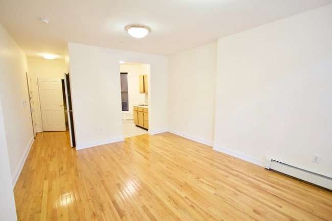 Building Photo - 242 W 112th St