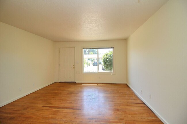 Foto del edificio - 2208-2208 NE 80th Ave
