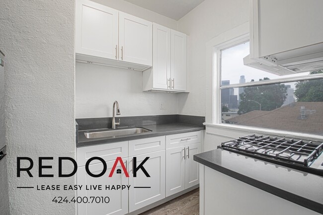 Building Photo - 330 N Bixel St