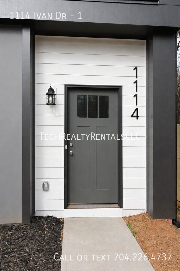 Building Photo - 1114 Ivan Dr