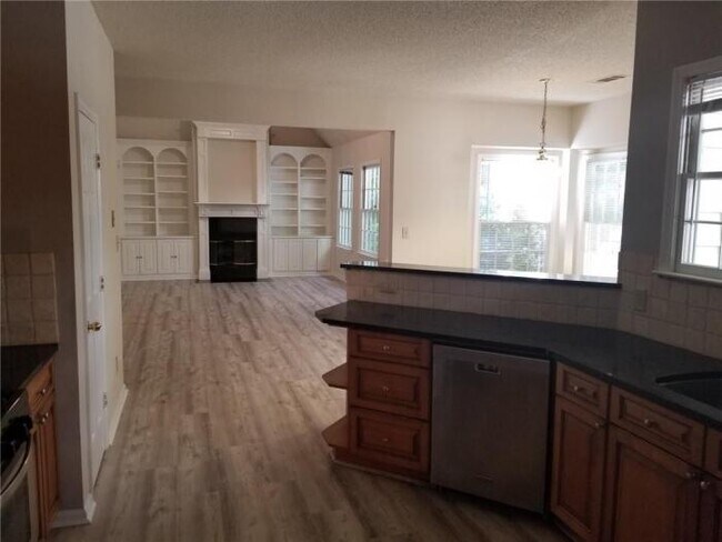 Building Photo - 5 bedroom in Alpharetta GA 30022