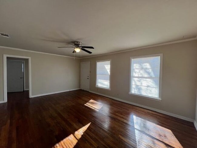 Building Photo - 1105 Fisher St