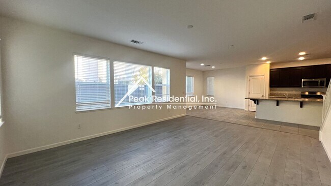 Foto del edificio - Beautiful 4bd/3.5ba Elk Grove Home